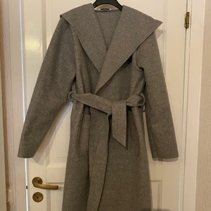 Kappa - Grå kappa i nyskick köpt i Italien 🤍