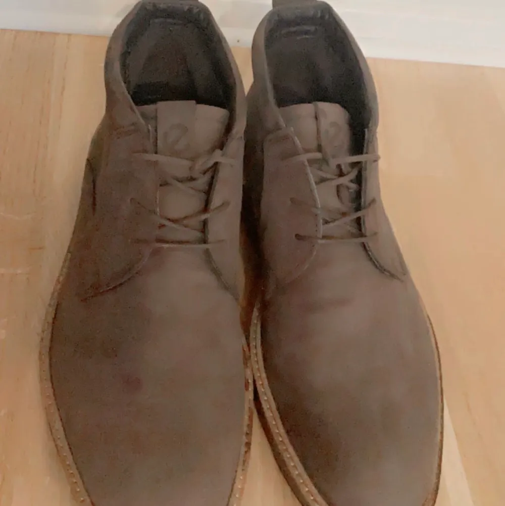 Jag har köpt dom här ecco skorna som jag inte använder längre. Orginala ecco skor👍 dom e nya. + frakt . Skor.