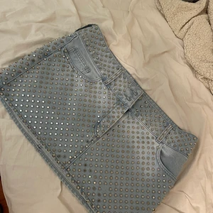 Jeanskjol från studio hm - Fin jeanskjol i strl 46!