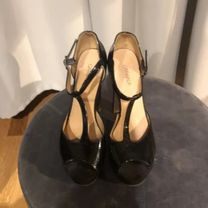 Svarta klackar  - Svarta glansiga klackar 