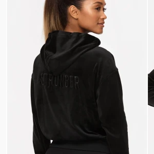 Stronger huvtröja - Nyskick, använt 8-10 ggr! Säljer för att den inte kommer till användning längre. Pris kan diskuteras!💕