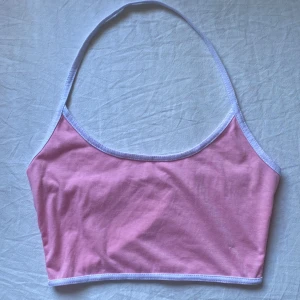 Snygg halter topp - Jätte fin rosa halter topp!! Perfekt för sommaren. Köparen står för frakt! 💕💕