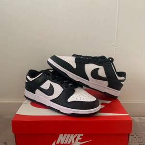 PANDA DUNKS 🐼 - WTS PANDA DUNKS DS  EU 44/US 10 BIN 2000kr  (Meetup i Malmö eller står köparen för frakt)