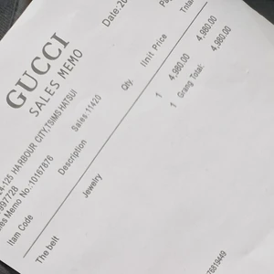 Gucci bälte - Kommer i gucci box och påse oanvänd 2spänne med verktyg o byta mellan guld o silver spänne samt kreditkort som verifierar att det är äkta, 110cm 