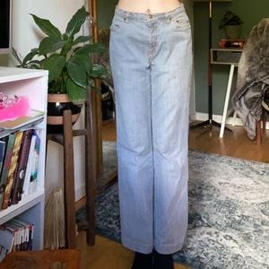 Gråa jeans - Så fina gråa jeans i jättebra kvalite, skriv för mått eller bilder 🌸