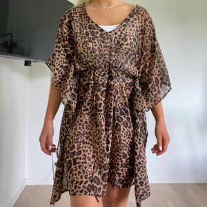 Strandklänning - Strandklänning från cubus, jag är 155cm🤍köparen står för frakten på 49kr🤍