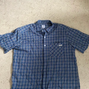 Polar kortärmad skjorta  - Riktigt tjusig polar skjorta !  Fick den i julklapp men använt den en gång för den var lite för stor för mig. Så säljer den vidare till någon annan lyckligt lottad 😏  Kvalitet: som sagt, skit bra  Storlek: L Pris: 400