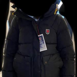 Expedition down lite jacket  Strl S Svart Inköpt nov-21 knappt använd. Tags kvar