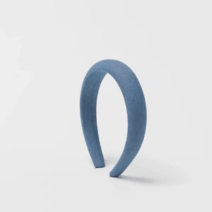 Diadem i denim! - Jätte gulligt diadem från zara! Köpt i maj!  Helt nytt använt ca 3 gånger! 