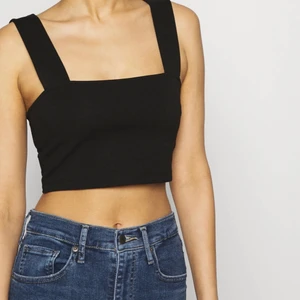 Even&Odd Linne - Oanvänt linne ifrån even&odd! Lappen kvar, väldigt skönt material! Perfekt till både fest och vardag! Har ett likadant i större storlek och älskar det!   Hör av er vid frågor eller vid önskemål om fler bilder! 💖