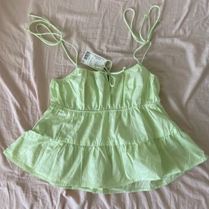 Grön topp🕊 - En grön topp som är perfekt till sommaren💚 aldrig använt eftersom det inte är min stil 