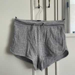 Mjukisshorts  - Gråa shorts från bikbok i strl xs, jättefint skick!☺️ 20kr + frakt 