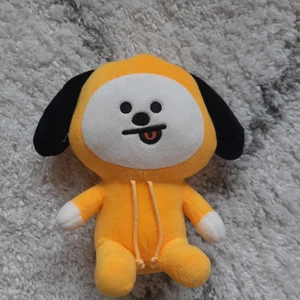 Unofficial BT21 Chimmy - Säljer min chimmy då den kanske kan skänka glädje åt nån annan   Det är priset + frakt (Frakten är 51kr)