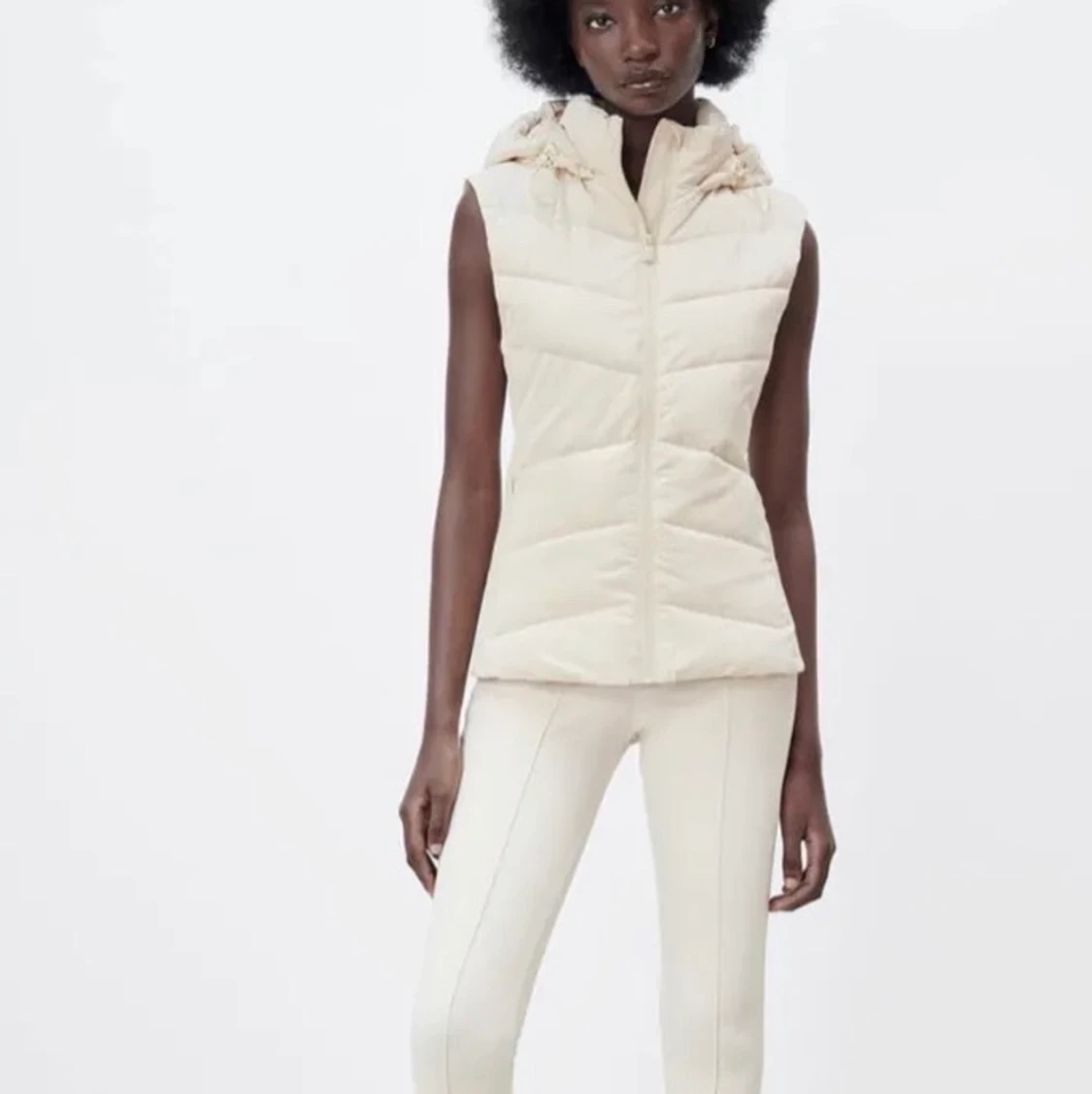 Säljer någon en vit zara väst  - 90