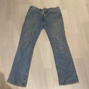 Ett par Levis jeans relativt använda med lite skråmor skriv om ni vill veta mer. 