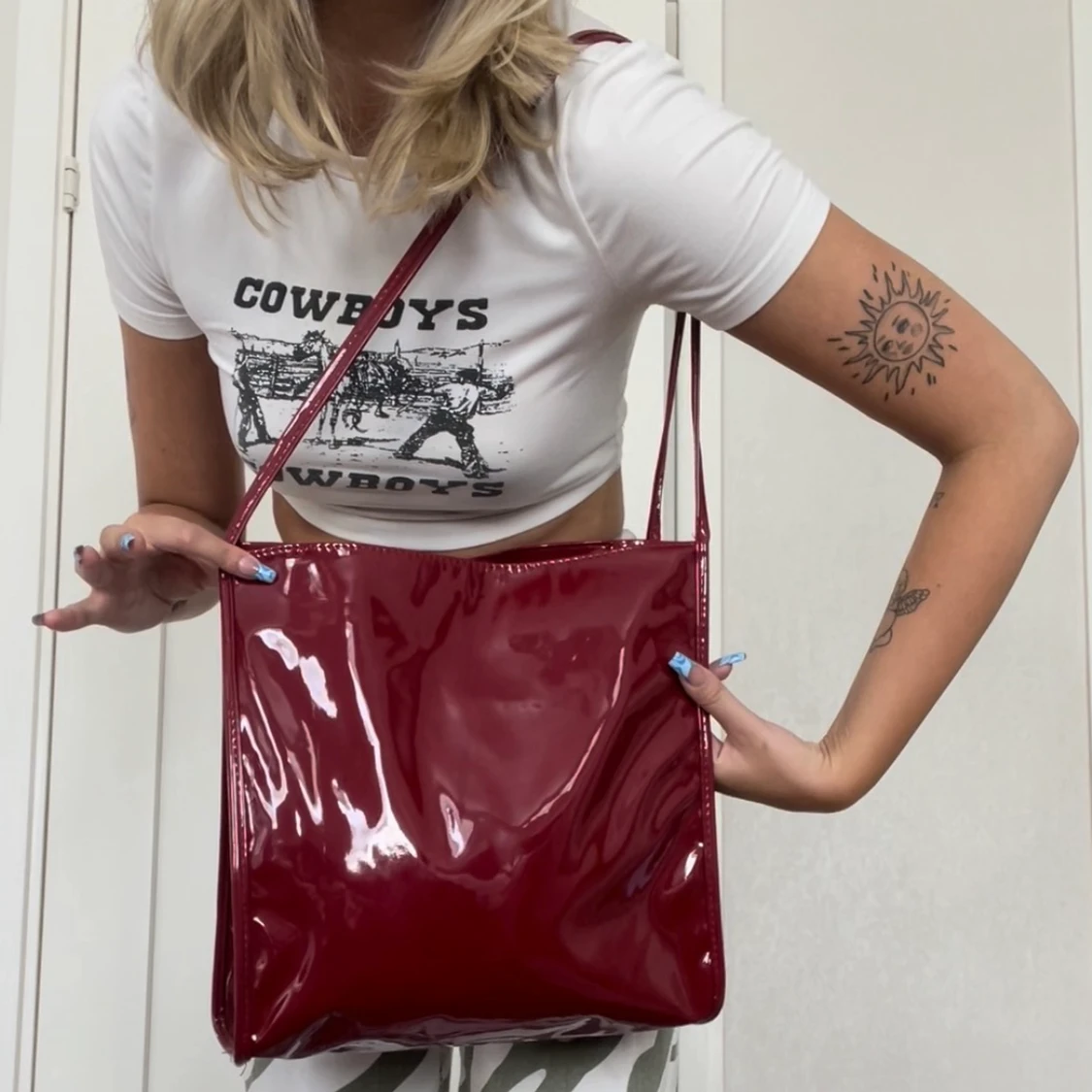 Vinröd väska  - 91