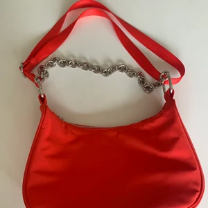 Väska från Weekday! - Oanvänd supercool väska från Weekday!