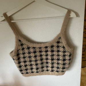 Stickad topp  - Aldigt använt