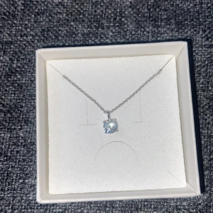 Halsband nytt Rakel och Lea - Säljer ett oanvänt halsband från Rakel och Lea.