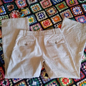 s.Oliver beiga byxor stl. 34/36 - [ Hör av dig innan köp! ]  Jättecoola lågmidjade byxor från märket s.Oliver. Storlek 34 men passar mig som har 36. Midjemått: 78 cm. Innerbensmått: 77. Skriv för frågor, bilder eller bud! 🙌 Köp direkt för 350!