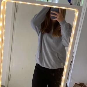 Blå hoddie - Säljer min basic blåa hoddie ifrån HM