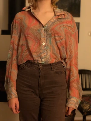Mångfärgad blus - Snygg blus köpte den begagnad.