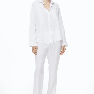 Pyjamas i linne - Superfin och mysig pyjamas från HM. Helt oanvänd med lapp kvar. Ord pris 499kr