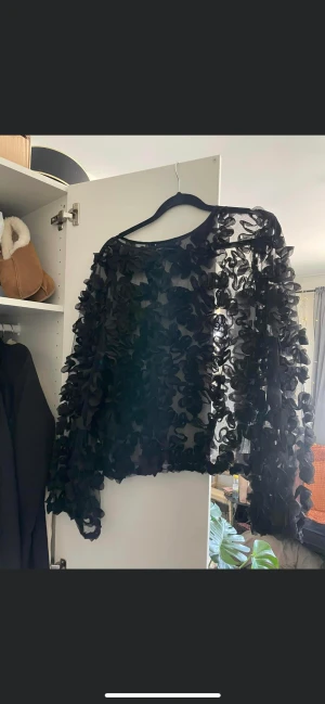 Tröja från Gina  - Storlek M aldrig använd 