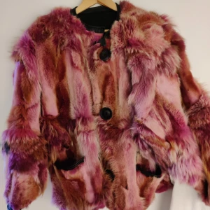 Päls - Välbevarad päls,sparsamt använd storl M