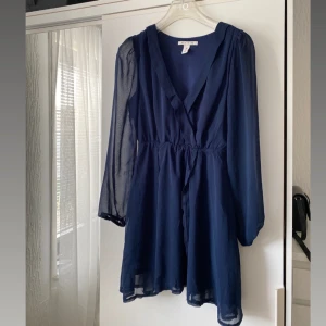 Klänning  - Klänning från Nelly i storlek 36.