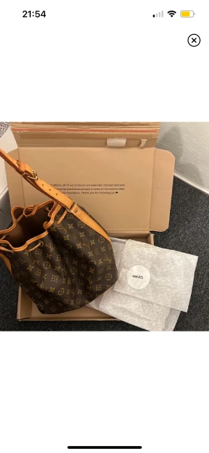 Louis vuitton  - Intressekoll!! Jätte fin louis Vuitton väska köpt på miinto för ca 7000, väskan är i jätte fint skick och har inga speciella defekter. Jag har kvitto och kartong kvar.. skriv gärna om du har några frågor eller funderingar☺️köp dirket för 5000kr
