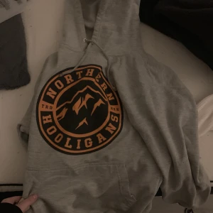 Northern hooligans  - Jätte snygg hoddie men använder tyvärr inte längre , Inge fel på den alls pågrund av att den knappt är använd 