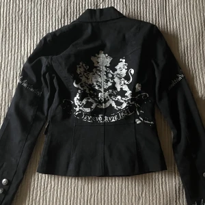 Kavaj - Kavaj med tryck o Inga defekter. Pris kan diskuteras❤️