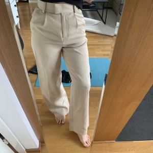 Byxor  - Snygga oanvända byxor 