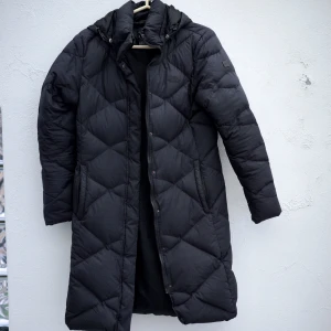 The North Face Miss Metro Parka St M - The North Face Miss Metro Parka Dam storlek M Inga defekter, inga fel En perfekt Julklapp!  I väldigt bra skick Inköpt i USA Skriv gärna vid frågor:)