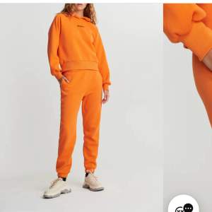 Har dessa orangea mjukisbyxor från Gina tricot i storlek xs/s.  Inte mycket använda. Ord pris 400kr o mitt pris 200kr 