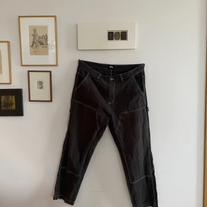 Stüssy Carpenter byxor  - Ett par Stussy Carpenter byxor. Köpte från Trés bien ett tag sen.  Storlek: 34w / 32l 