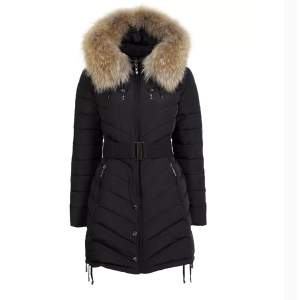 Säljer min hollies jacka i modellen davos, endast använd en vinter, jackan är i bra skick. Strl S-M passar även XS. 🩷 