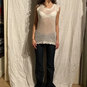 Stickad topp  - Så söt stickad/ virkad fin topp! Kan stylas på många sätt 🥰🤩 Black friday! Plick bjuder på halva frakten 😻