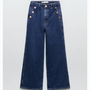 Zara Fina mörkblå breda jeans  - Den är helt ny och ger kroppen en jättefin form. Köparen står för frakten.