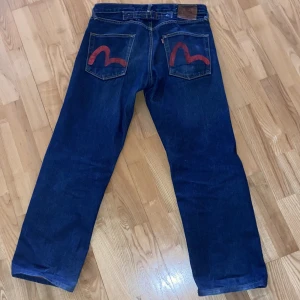 Evisu jeans - Intressekoll på mina evisujeans straight fit strl 32 köpta second hand kom privat om vad du kan tänka dig köp de för