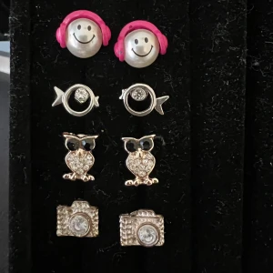 Örhängen  - Fina örhängen som aldrig kommer till användning. De enda som ser använda ut är kamerorna, annars är det inget fel på någon av dem. 20kr styck eller alla för 100kr. 