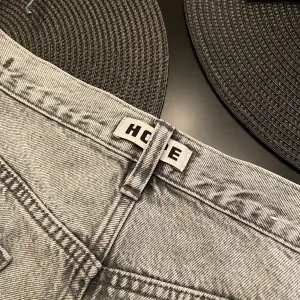 Hope jeans, nypris 1800, helt oanvända, säljes pga för stora