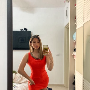 Klänning - säljer nu denna jätte fina klänning, perfekt till fina sommarkvällar. Hör av er vid intresse och för mer info💞