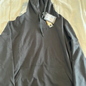 AIMN Hoddie  - Helt oanvänd. I sin förpackning med taggar kvar.  