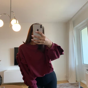 Tröja Chiquelle - Super skön o fin tröja från Chiquelle med volanger. 