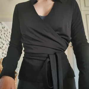 Tiger of Sweden. Omlott - Använd 1 gång! Skönt lyxigt material! Passar S/M.