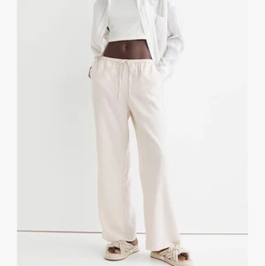 byxor! - så fina linne liknade byxor från hm! slutsålda på hemsidan! använda 1 gång! kan skicka fler bilder om de önskas! 