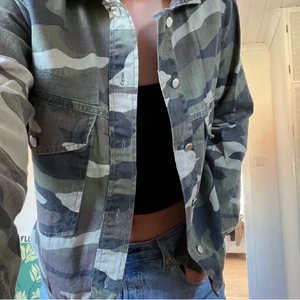 Militärjacka - Från Gina! Köp direkt för 150kr, annars hör av er om ni vill diskutera något 💕💕