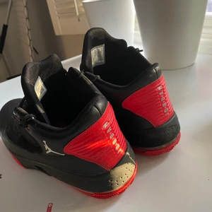 Jordan Max aura 2 - Bra skick inte creasade säljer då dom blev för små fort